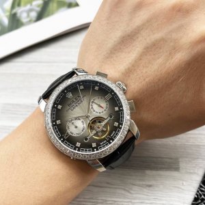 统一 复杂时计 奢华大气 经典新品 震撼上市 最新 ：劳力士 多功能精品 大飞轮设计 类型 ：精品男士腕表 表带 ：真牛皮表带 机芯 ：高端全自动机械机芯 镜面