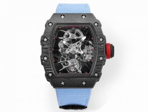 Richard Mille Rm27-02 是一枚运动型陀飞轮腕表，不仅采用超轻表壳，还拥有承受击球瞬间巨大加速度的超强稳定性。霸气时尚的外观，有型且极具动感，
