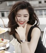 这款好像比劳力士日志好看多了！ “男戴伯爵 女戴萧邦” 半金半钢还有钻谁不爱呢？ 各种尺寸的表径都有呢！ #萧邦 #萧邦快乐钻石 #萧邦手表 #萧邦Chopar