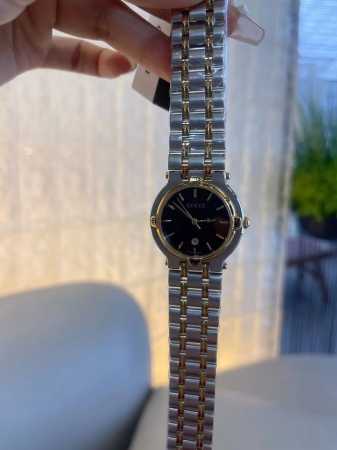古驰gucci复古情怀，日常宠爱，酷girl风格，黑金满满的高级感，简约又时尚，经典磨砂灰盘，配色低调气质，金色偧华！走时精准，带圆形日历显示，搭配蓝宝玻璃，主 - 点击图像关闭