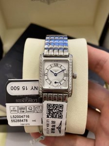 白光 金20钻30Longines浪琴迷你 黛绰维纳小方格 市场目前最高版到货啦！小巧而精致的表壳 加厚蓝宝石镜面，纯粹柔和的线条这一定是你首饰手表柜中不可或缺