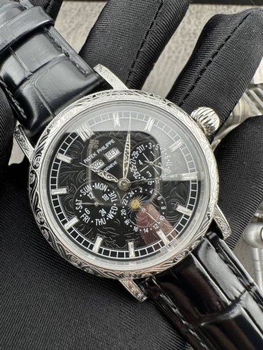 铁划银钩 苍劲有力 高颜值新品墙裂推荐 精湛的工艺！ 年度最佳典藏之作 百达.翡丽古典超级复杂多功能 万年历功能腕表 团队历时两年多精心设计，不计成本，敢为人先