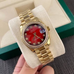 最新版本！专柜最新款劳力士Rolex女款31尺寸日志型腕表！ 烟熏红！ 超级显贵气一款！定制搭载原装金瑞士Sw200机芯，一芯难求！长期属于缺货状态！功能同步原