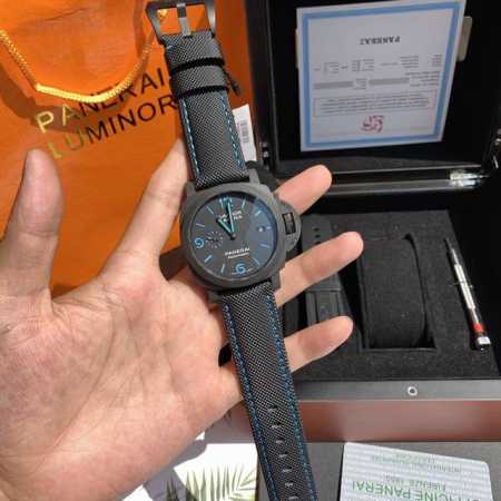 庐米诺系列Pam1661碳纤维壳，轻量化设计，适合夏天佩戴，44X14.5Mm，碳纤维表壳，蓝宝石镜面，夜光刻度指针。真正硬汉风格 男人味十足啊！上手尽显无限魅 - 点击图像关闭
