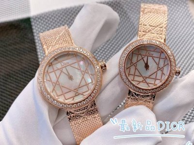 迪奥La D My Dior Cd04111X1248 Cd04115X1251系列腕表 优美的弧线设计 搭配两枚利落指针 便以其极简之风 成为迪奥的标志性作品