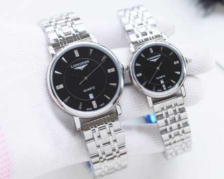 白壳 金壳 钢带20 品牌：浪琴-Longines 类型：情侣腕表 壳套：顶级版316精钢l 表带：进口小牛皮表带 316L精钢表带 机芯：进口石英机芯 镜面： - 点击图像关闭