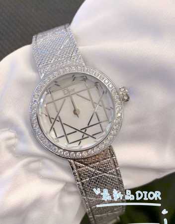 金白同价 迪奥La D My Dior Cd04111X1248 Cd04115X1251系列腕表 优美的弧线设计 搭配两枚利落指针 便以其极简之风 成为迪奥的 - 点击图像关闭