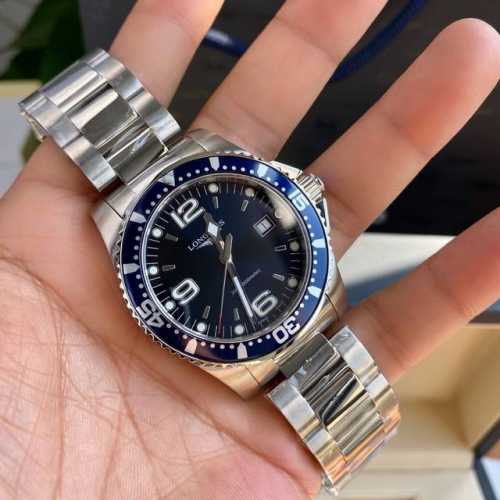 浪琴-Longines，康卡斯潜水系列男士腕表，浪琴中的水鬼，防水达300米，表径41Mm，搭载原装瑞士Eta64111即浪琴L157石英机芯，腕表使用精钢表壳
