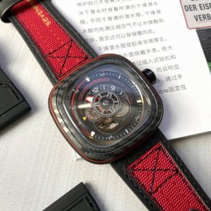 配盒 支持香港、美国直邮 独家发售 新款sevenfriday最新款，如同公牛身上的深红色p系列“P3C 04 七个星期五全自动机械男表 ，点燃激情 令你心跳加