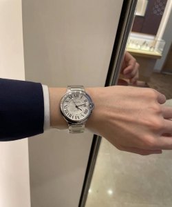 卡地亚蓝气球 Cartier Ballonbleu 原版开模 顶级 同步 类型：顶奢级男士自动机械腕表 镜面：镀膜镜面 指针：时，分，秒 表面：扭索纹银白字面