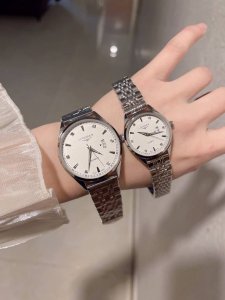 白壳 玫 钢带加20 实物拍摄 品牌： 浪琴-Longines 类型：情侣对表 表壳：316精钢 做工优质 表带：进口小牛皮 316精钢 两种可选 机芯：进口石