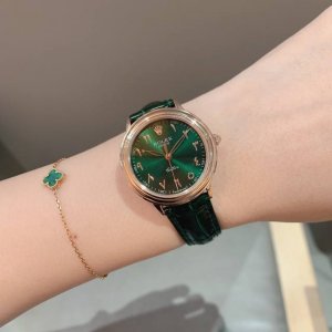 劳力士 Rolex ‘S Vintage 中古品限量系列腕表。善于将复古元素和时下流行巧妙融合，打造独树一帜的品牌风格。温柔的金色表盘、释放出了优雅大方的英伦风