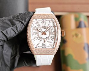 同价 法兰克 穆勒 Franck Muller V45 Sc Dt系列54*42*15Mm 全自动机械机芯 蓝光镀膜玻璃 牛皮表带底部橡胶 折叠扣 糅合运动设计