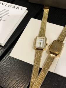 香奈儿PremièRe系列腕表 女款中古方糖，21*26Mm，矿物质玻璃，白贝母黑搪瓷搭配钻时标， 特殊工艺切割钻石 镶嵌圈口表壳，新款钢网带扣，方便佩戴简单调