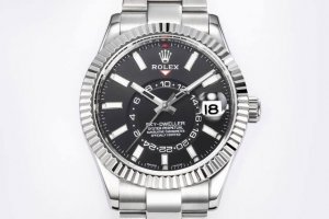 劳力士Rolex Sky-Dweller 天行者！精彩细节： 表壳 尺寸42毫米，沉稳可靠、雍容大度！ 表圈采用劳力士Ring Command三角坑纹，旋转外圈