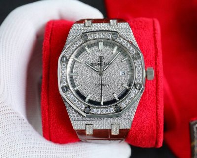 Ap 是真男人就得带 拥有Ap，全新圈口搭配大圈镶钻圈，采用进口改324机 全自动机械男士腕表，皇家橡树50周年系列 15510 搭载316L不锈精钢表壳 实心