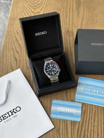 卡西欧Seiko 5运动迷笛黑色男士不锈钢表壳和手链自动机芯手表经典的外观与著名的精工完成。形式和功能与这款精工时计无缝结合。不锈钢表壳由黑色表盘和与之匹配的黑 - 点击图像关闭