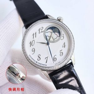 V2升级版 Vc 江诗丹顿 EgéRie 伊灵女神系列 再添新作！沉淀时光雅韵，流转日夜芳华。超薄机械女式腕表延续系列风格！全新乳光表盘以璀璨美钻相饰，褶皱纹饰