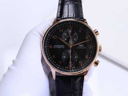 万国-Iwc 萄计系列 匠心制作 强烈推荐 隆重登场。简约商务的设计之下，蕴含一丝浓郁的复古情怀 机芯 搭载全自动进口机械， 走时精准，动力储备强劲 表壳 采用 - 点击图像关闭