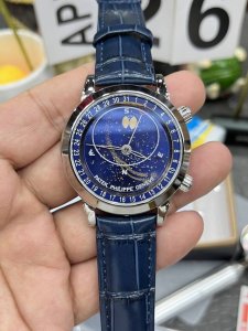 市场最高版本 功能跟一样 百达.翡丽星空升级终极版！升级细节： 1Pp百达做到了跟满天星自动转的功能！ 2升级日历的排法和一样的顺序！ 3直径42毫米，厚度11
