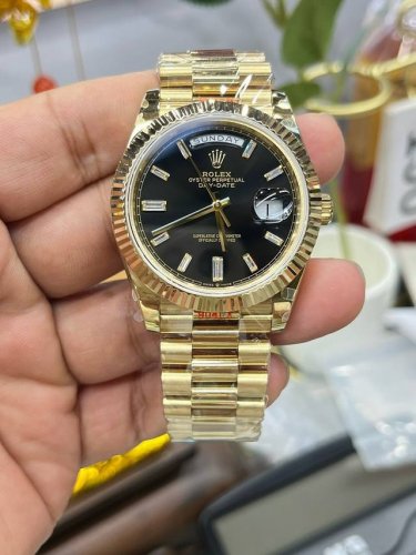 劳力士星期日志型40Mm 黑冰糖 Dd 1 蓝宝石镜面 日历2.5倍放大镜 效果同步原版 2蚝式表壳结构 一体中层表壳 旋入式底盖及上链表冠 3结构尺寸厚度同步