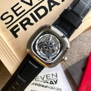 支持香港、美国直邮 七个星期五 Sevenfriday机芯：原装日本西铁城82S7机械机芯镜面：强化蓝光玻璃表带：进口小牛皮带材料：高级316精钢鑫表壳尺寸：4