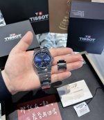 男朋友指定要的蓝色超级玩家，确实惊艳～ 男朋友心心念念的超级玩家蓝色表盘，终于也是入手啦！月初想买的时候，到处都缺货，这不正好双十一活动，专柜刚到货！也有很划算