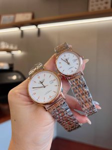 白皮 .金 .钢20 七夕新款浪琴-LONGINES 情侣对表 原装进口石英机芯 316L精钢表壳 直径男39mm女29mm 厚8mm如果今天的阳光停止了它耀眼