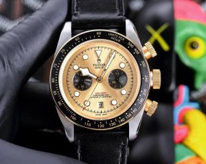 皮带 钢带 帝舵 Tudor 碧湾型系列 搭载全自动机械芯 尺寸：42Mm 镀膜玻璃 精钢表带原装扣 复古帝陀 全新演绎