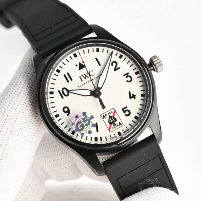 G5 工厂P全新推出 Iw328210 马克二十系列 别名：-梅赛德斯- Amg马石油F1车队特别款 资料如下： 尺寸：40* 10.68 Mm 表镜：蓝宝石水