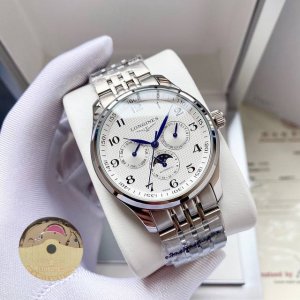 白壳 玫瑰金700 钢带+20 浪琴名匠多功能腕表 3点6点9点位置分别设有星期 日期 24小时月相功能 采用3836机芯 稳定 走时精准 壳侧身更是采用了拉丝