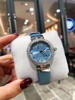 欧米茄Ladymatic｜全新马卡龙色系 2025首发新款 Ladymatic这款马卡龙色系简直太好看了，太顶了！今年果然大表盘最火，表壳直径34Mm，表盘汲取