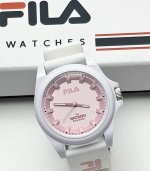 Fila斐乐的手表真的是好懂女孩子 这款它家的多巴胺系列真的好 这个粉色好温柔很甜妹奶呼呼的 搭配个小裙子和T恤都表盘大小刚合适 硅胶表带带着不硌手很舒服也可以