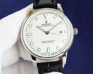 白1100 金1500Rolex劳力士 .水鬼，一块彰显绅士风度，适合参加各种活动场合的不二之选的男士腕表 搭载着精准稳定的9015进口机芯.每小时振频2880