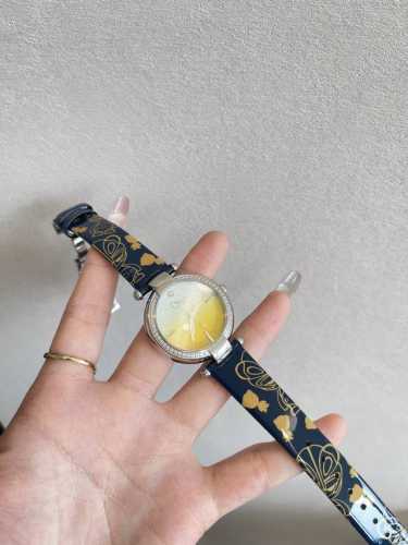 美国贸易公司订单产品方最近关岁问题出不去，订货方急于套现！订单不低于2400完全是套现亏出真钻一表一检测证书支持第三方重新检测不是真钻白送Dior迪奥星空女表限