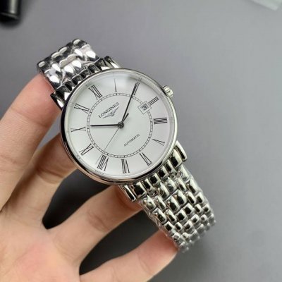 简约爆品瑞士品牌浪琴Longines凭借其优雅态度真我个性 简约大气的风格深受广大消费者追捧一款增添腕间时尚魅力的腕表低调不失气场！品牌：浪情-Longines