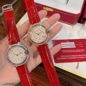 蓝气球七夕特别款 Ballon Bleu De系列 专柜同步 璀璨表盘钻石粉色蓝宝石的色彩组合 点缀闪耀压纹 以精致柔美风格 别样演绎品牌经典设计 瑞士石英机芯 蓝气球七夕特别款 Ballon Bleu De系列 专柜同步 璀璨表盘钻石粉色蓝宝石的色彩组合 点缀闪耀压纹 以精致柔美风格 别样演绎品牌经典设计 瑞士石英机芯