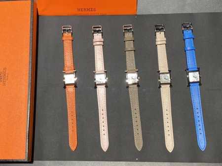 金 钻50 最新上市heure H腕表 H皮带logo标志表壳尺寸 中号 小号 不锈钢表壳 羽毛 镶钻 中号26X26毫米 小号21X21毫米 镶嵌112颗钻石 - 点击图像关闭