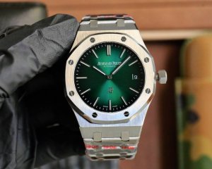 爱彼 2 升级版本 2系列 Gw出品 升级V2版本 械男士腕表 搭载性能稳定的9015改Cal.4302机芯 超级蓝宝石玻璃 更加的耐磨防刮 超强夜光显示 每颗