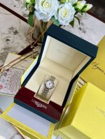 配图片同款包装 Longines浪琴心月女表强势回货，只出高版本，一块精致的手表可以增加人的时尚魅力与气质，彰显品质的生活，我们出品的浪琴心月采用316L精钢材