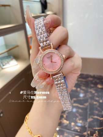 钢带 爱马仕hermes Paris 奢华腕表,引领风格,超越时代,设计与精湛的非凡工艺,倍受各界潮流高贵的青睐,该腕表采用珠式表带，尽显柔美优雅魅力，成为爱马 - 点击图像关闭