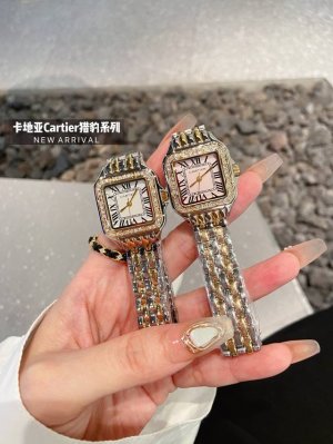 卡地亚 Cartier 猎豹手表，新款 无刻度面 华丽而不羁，是PanthèRe De Cartier猎豹所传达的美学风格。它线条流畅，魅惑动人，柔软服帖于腕间