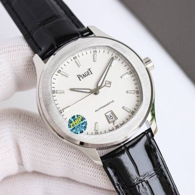 光 钻 伯爵piaget polos系列火爆上市，全新钢带散珠打磨，将生活的艺术与时间融合一起，彰显传奇色彩！ 品牌：伯爵 系列：piaget polos系列