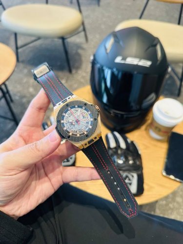 Hbf Factory 恒宝Hublot 宇舶表年度最佳复刻作品 Blg Bang系列401.Oq.0123.Vr碳纤维表圈 复合材质表圈的层次结构 仅限独特魅