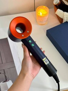 颜色真是超爱高端大气上档次有了它，幸福指数又提升一档 负离子护发吹风机越用越喜欢 温度档次和风量档次多档调节 轻松调节真正的冷热风，还可以冷热循环 最重要的两点