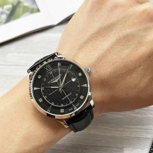 白壳 金壳 钢带20 最新 ：浪琴三针设计 类型 ：精品男士腕表 表带 ：真牛皮表带 316精钢表带 舒适耐用 机芯 ：高端全自动机械机芯 镜面 ：矿物质强化玻