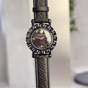 白壳 金壳 新款 范思哲 Versace Greca Glam系列，表径30Mm，原装瑞士756机芯，镂空回纹表圈，由此步入乐趣不尽的迷宫，高辨识度的希腊回纹，