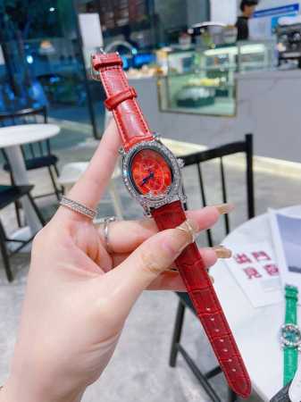 实拍 快乐钻happy Diamonds 作为萧邦最门热最畅销的系列一以直细腻的手法诠释萧邦志标性灵动钻的石概念，此系列作柔品美而时尚，新款快乐钻的口圈弧形线条 - 点击图像关闭