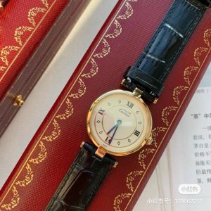 经典永不过时的Cartier卡地亚圆盘中古腕表Yyds一只很复古情结的卡地亚Mustbe它来了，30Mm表盘大小刚刚好，优雅大方且不失气质的韵味，蓝宝石把头在阳