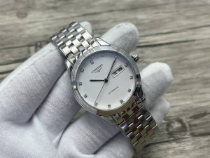 双历 金+20 亲民低廉 入门首选 2025全新升级,热销爆款,军旗系列男士腕表,简洁大方设计风格始终处于该品牌最受欢迎的表款 机芯 搭载全自动机械机芯 表壳 双历 金+20 亲民低廉 入门首选 2025全新升级,热销爆款,军旗系列男士腕表,简洁大方设计风格始终处于该品牌最受欢迎的表款 机芯 搭载全自动机械机芯 表壳